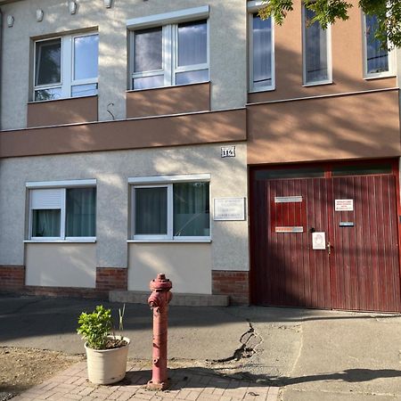 Nyíl Apartman wellnes Debrecen Exterior foto